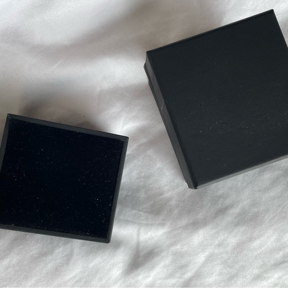 V-Shape Stackable Ring - Picture 5 of 5